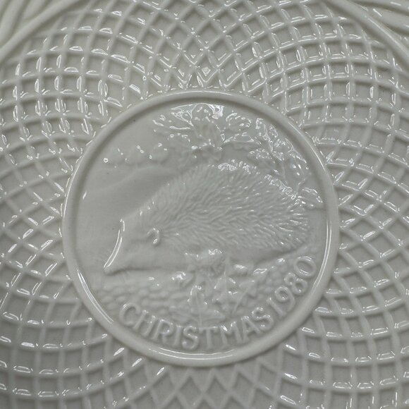 Belleek Christmas 9inch Plate Dish Fine Porcelain 1980 The Hedgehog Ireland VTG - Picture 8 of 11